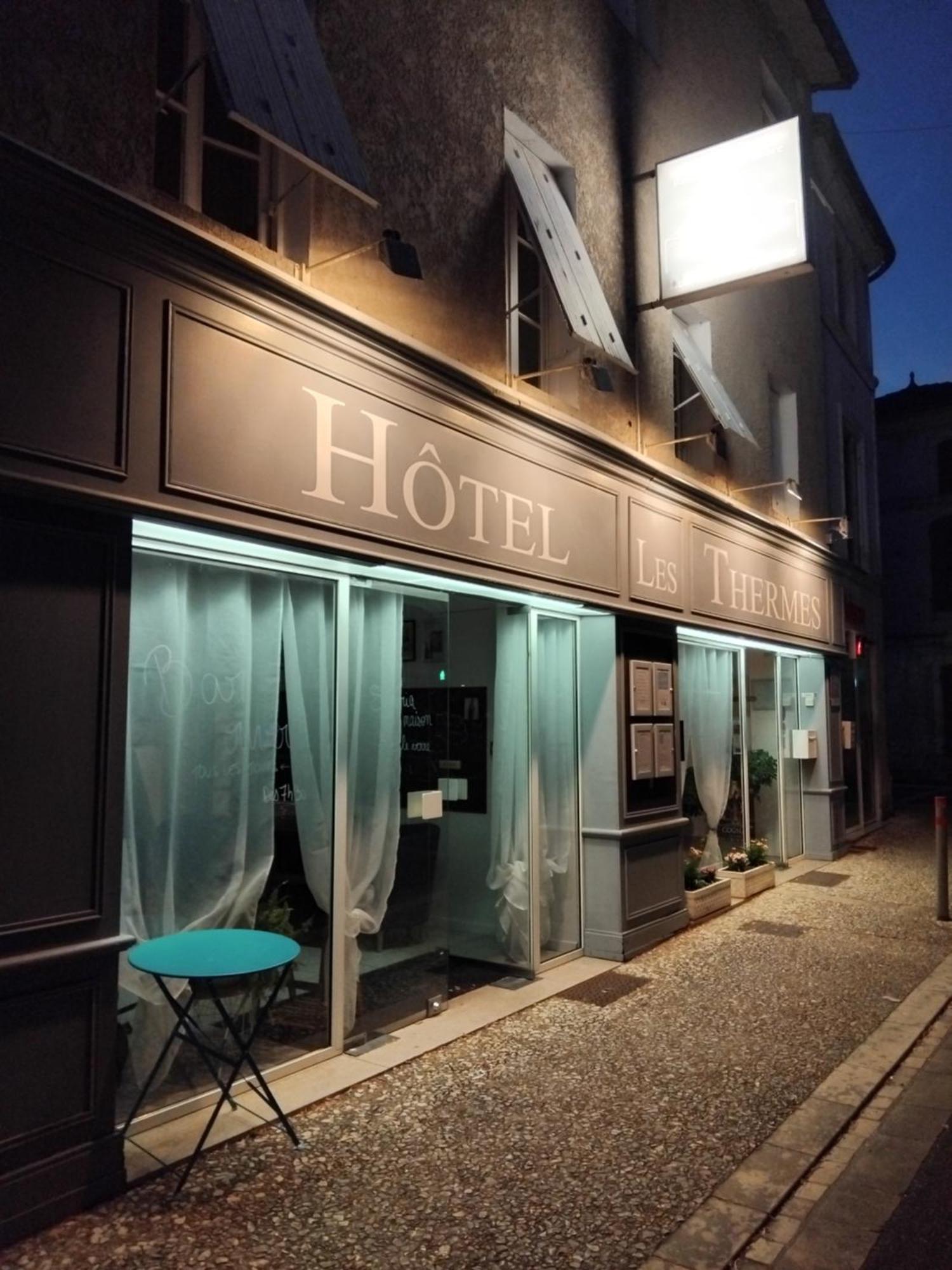 Hotel Les Thermes Jonzac Exterior foto